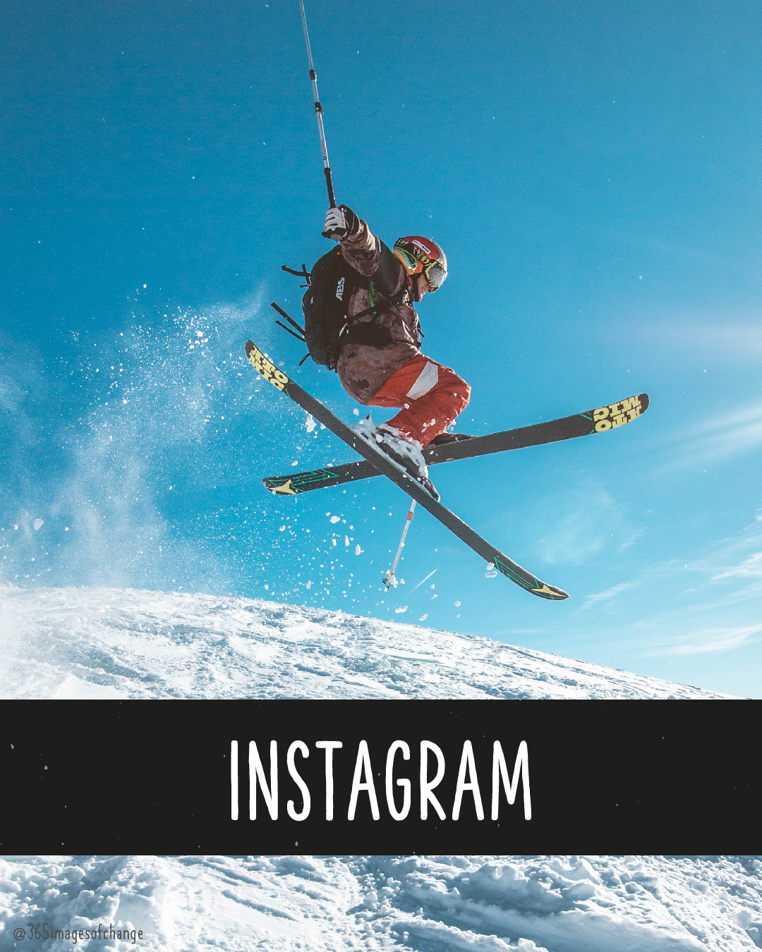 Ein Skifahrer springt in der Luft, im Hintergrund hellblauer Himmel und viel Schnee. Text: Instagram