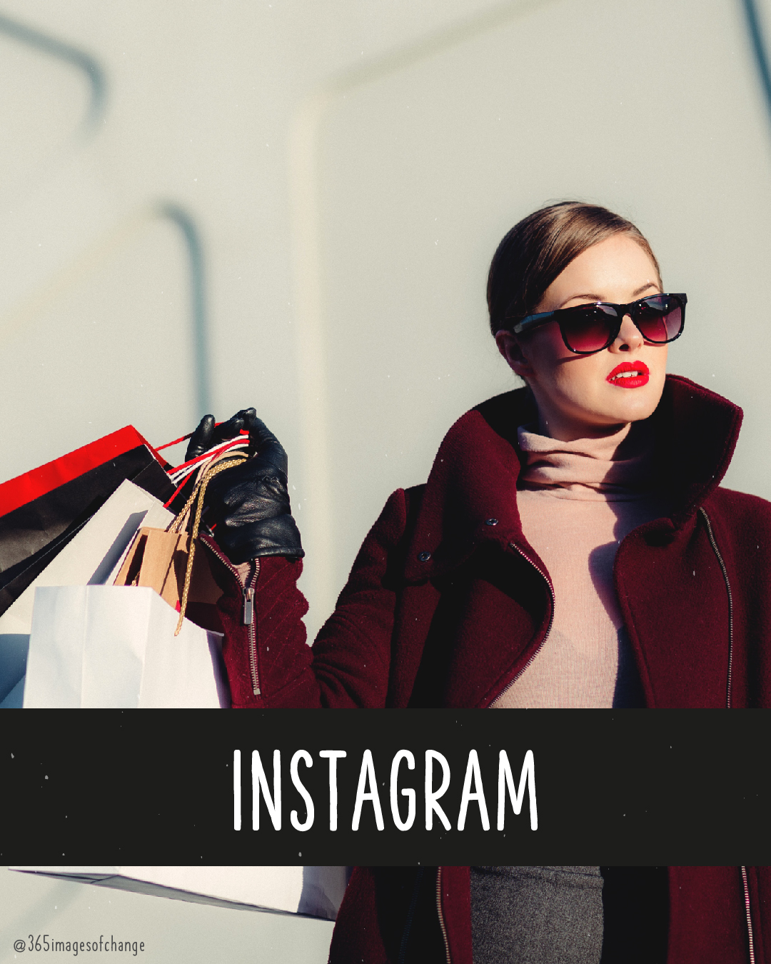 Frau mit Sonnenbrille und Shoppingtaschen in der Hand. Text darunter: Instagram.